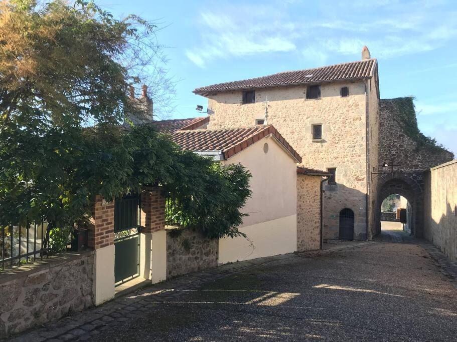 Du Haut Des Remparts Brigueuil Екстериор снимка